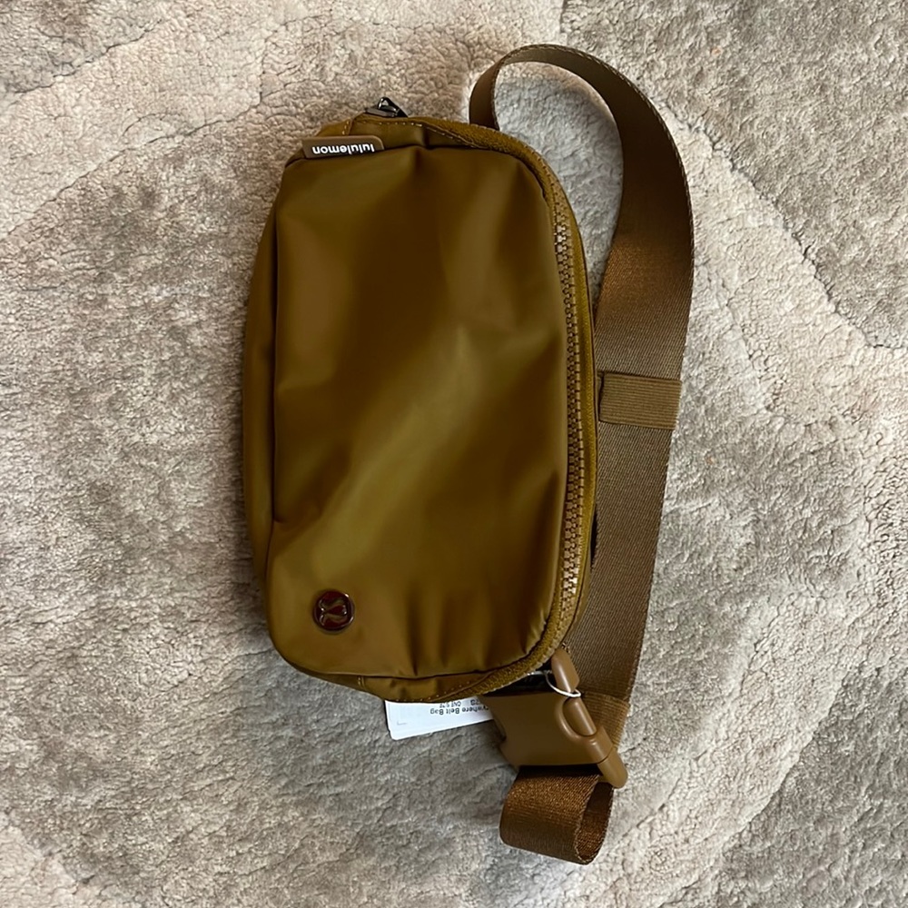 Lululemon Everywhere Belt Bag